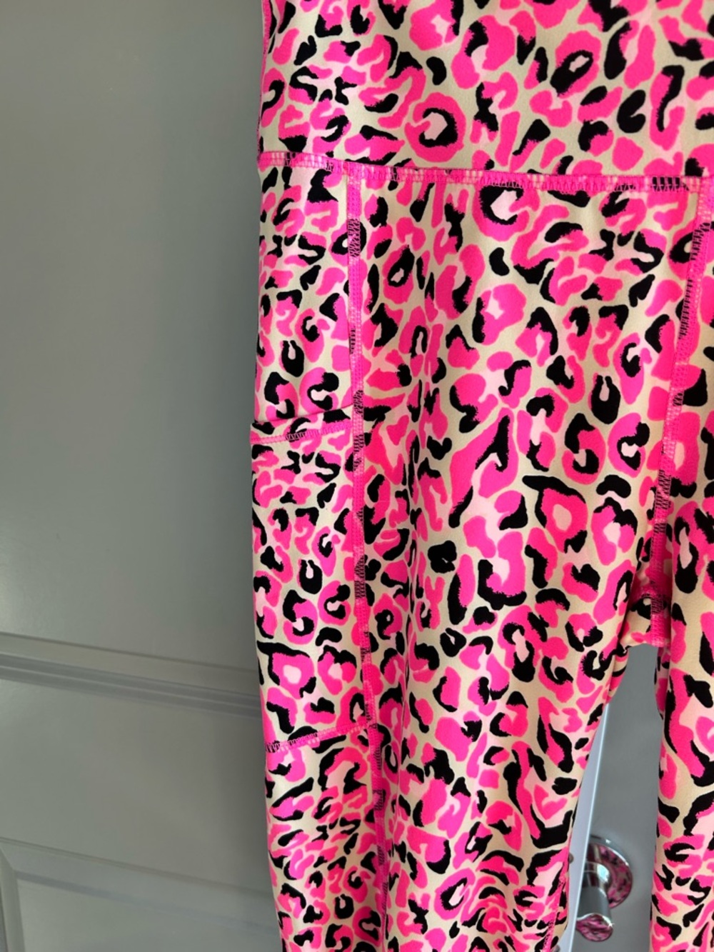 Lilly Pulitzer Luxletic Weekender High Rise Leggings Pink Leopard Size L #91 - Picture 4 of 12